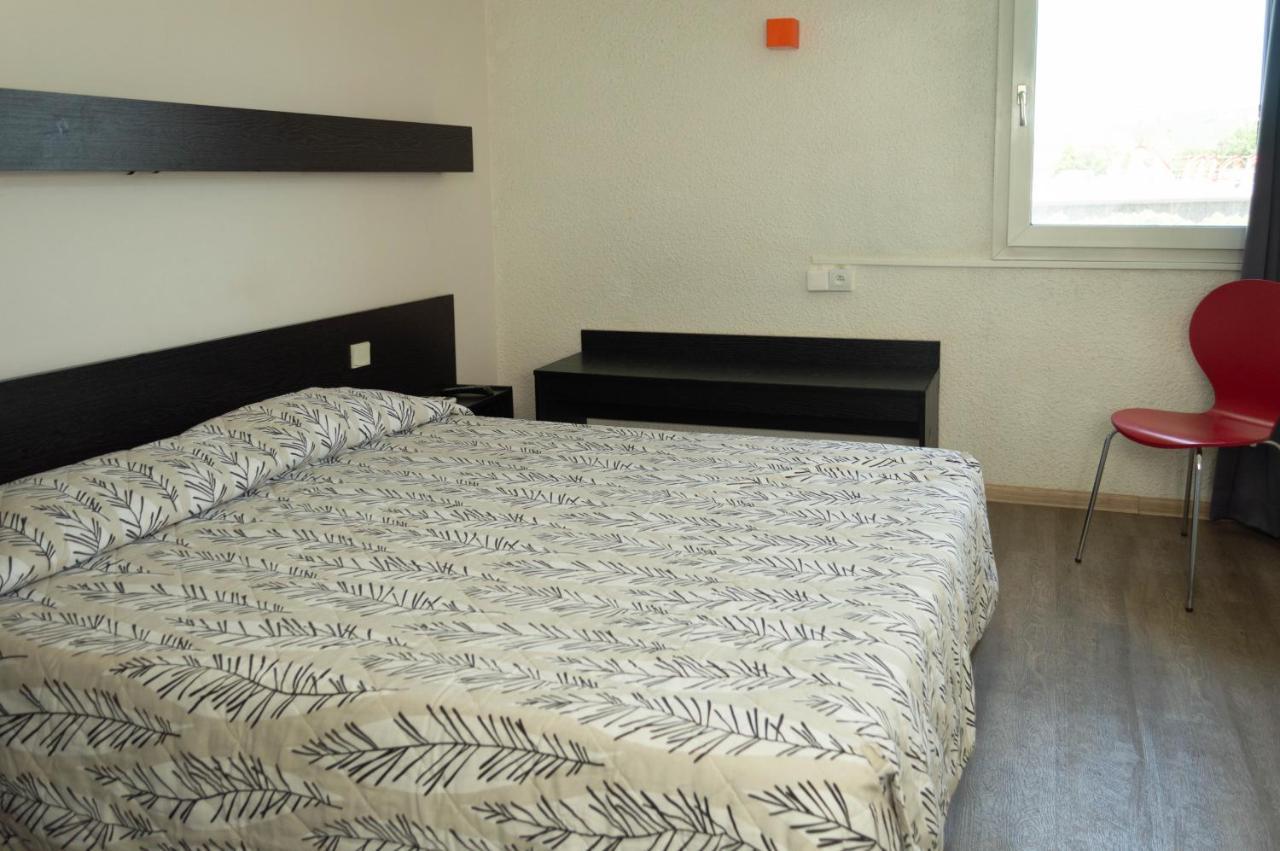 Hotel Les Tourrades Кан Екстериор снимка