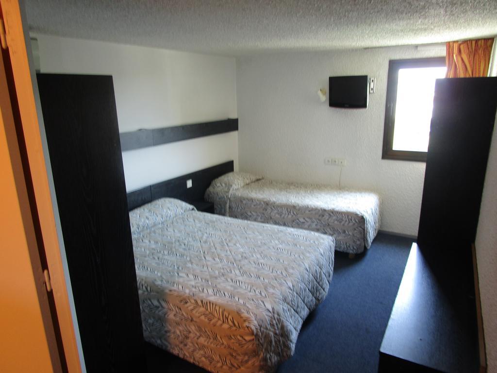 Hotel Les Tourrades Кан Екстериор снимка