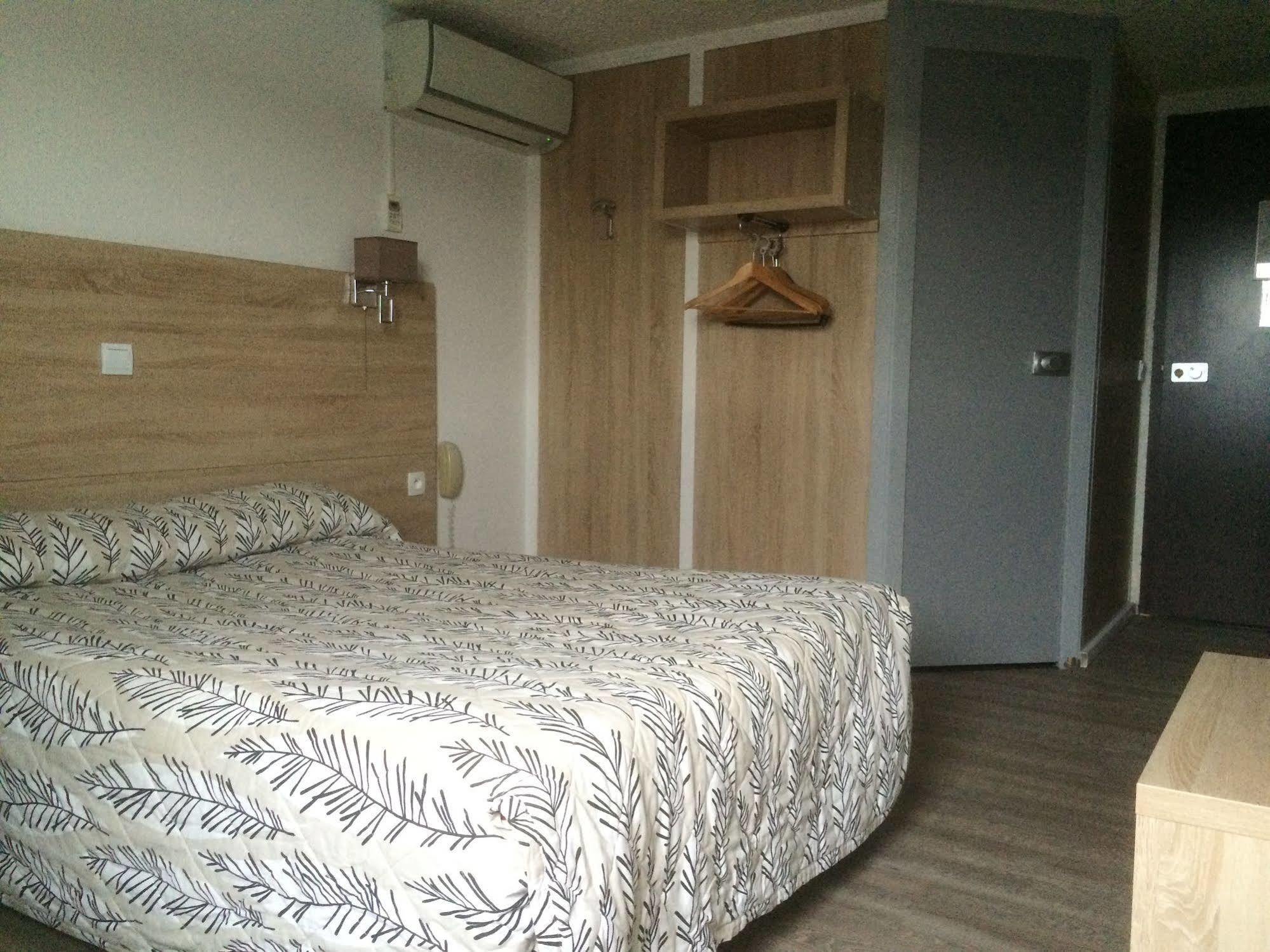 Hotel Les Tourrades Кан Екстериор снимка