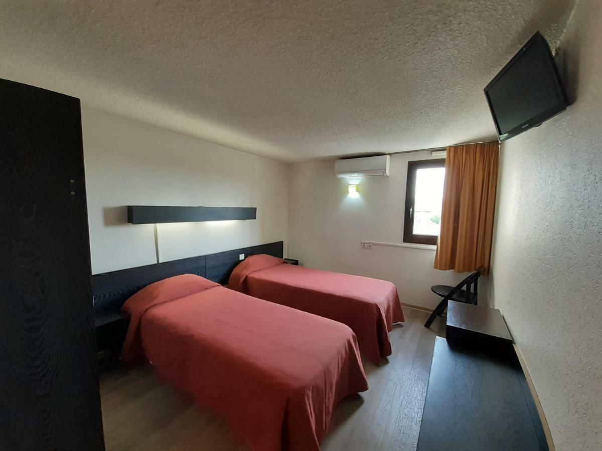 Hotel Les Tourrades Кан Екстериор снимка